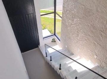 Casa · 225m² · 4 Quartos · 4 Vagas · Vendo Casa Espaçosa no Jardins Bolonha - 225m² de Conforto e Sofisticação!