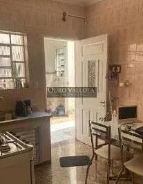 ihwnxdtvmwn1775687230511.jpg · 3 construções no Terreno (Sobrados)