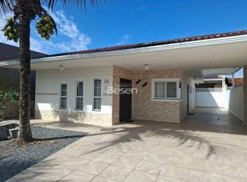 Casa · 150m² · 3 Quartos · 2 Vagas · LINDO IMÓVEL COM PISCINA A 170 METROS DO MAR.