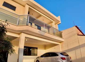 Casa · 221m² · 4 Quartos · 2 Vagas · "Casa 4 quartos Moderna e Espaçosa à Venda no Riacho Fundo II"