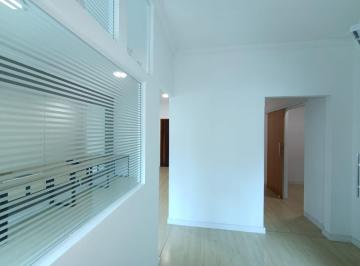 Photo 1 · Sala Comercial com 3 Salas, Recepção e Vaga – Aluguel Próximo ao Centro de Santo