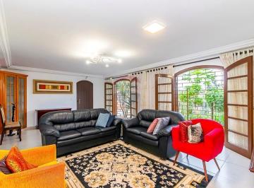 Casa · 137m² · 3 Quartos · 3 Vagas · Casa Térrea no Xaxim Curitiba: 3 Quartos, Reformada e Amplo Terreno