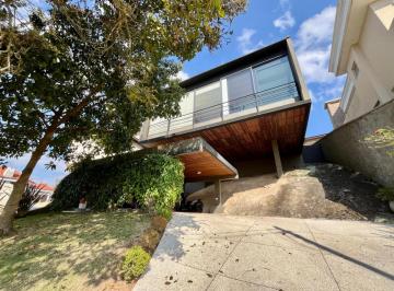 454a3797-ca3c-4bd1-8d9b-cf7bf1106f03 · Excelente casa em condomínio para locação com 3 quartos, sendo 3 suítes, 300m²