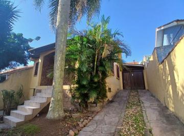 Casa · 235m² · 3 Quartos · 4 Vagas · Casa de 3 dormitórios, piscina e 4 vagas de garagem em Canoas.