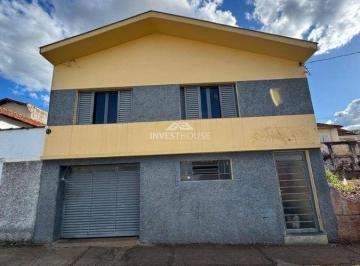 Casa · 128m² · 3 Quartos · 2 Vagas · CASA NO CENTRO - GUAXUPÉ
