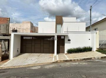 Casa · 3 Quartos · 4 Vagas · CASA EM GUAXUPÉ - Vila Rica