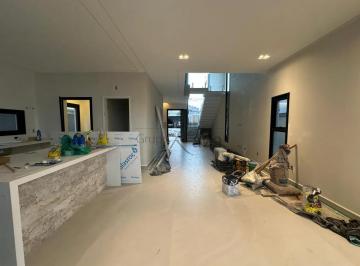 Casa · 240m² · 4 Quartos · 4 Vagas · Oportunidade - Casa em Condomínio - Urbanova - Altos da Serra VI - 4 Dormitórios - 250m².