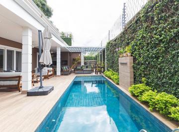 Casa · 374m² · 4 Quartos · 4 Vagas · Residência Exclusiva em Condomínio Fechado no Morumbi