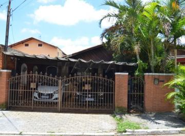 Casa · 198m² · 3 Quartos · 2 Vagas · Casa Térrea com Salão de Festas, 3 dormitórios sendo 2 suítes, no Residencial Santa Teresinha.
