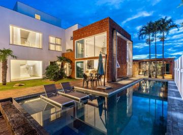Casa · 600m² · 3 Quartos · 4 Vagas · Viver aqui é entender o que significa morar com intenção. E projeção internacional.