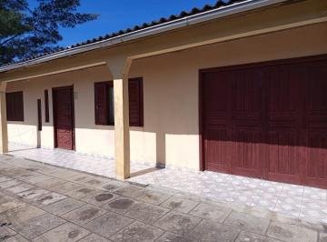 Casa · 3 Quartos · 1 Vaga · 
                                Casa de alvenaria no Centro de Cidreira com pátio telado e mais o t