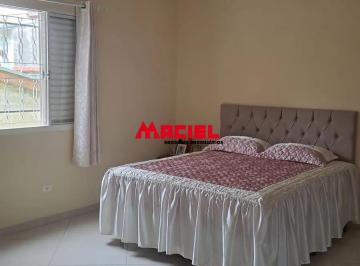 Casa · 25m² · 5 Quartos · 2 Vagas · venda de dois sobrados no mesmo terreno,excelente opção para familia grande ou para morar em um imov