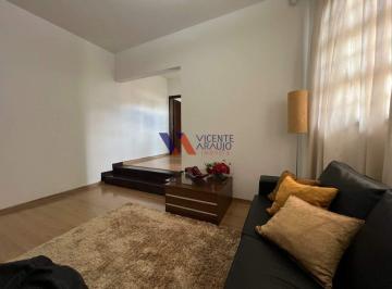 Sala superior · Casa de Alto Padrão no Novo Guarujá: Lazer Completo com Piscina Aquecida e Espaço Gourmet