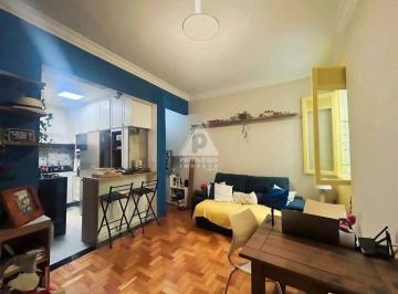sala · Apartamento reformado, 2 quartos com dependência completa no Flamengo.