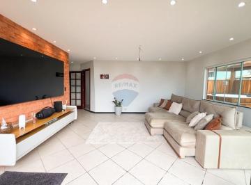 Casa · 295m² · 3 Quartos · 1 Vaga · À Venda Casa Linear Moderna com 3 Quartos em Condomínio com Total Infraestrutura em Cabo Frio