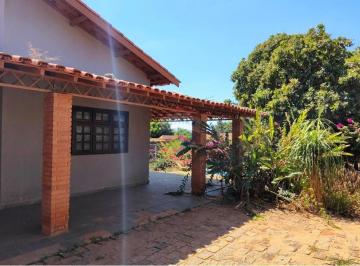 Rural · 160m² · 2 Quartos · 6 Vagas · "Chácara com casa 2 quartos dos Sonhos: Refúgio no Parque das Laranjeiras, Cosmópolis/SP