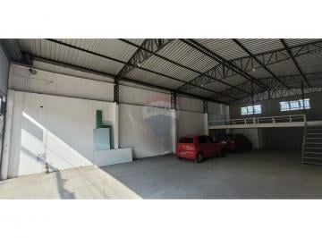 Comercial · 180m² · Espaçoso Galpão para Locação em Guarulhos - Oportunidade!