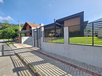 Casa · 182m² · 3 Quartos · 2 Vagas · Casa moderna semi mobiliada a 3 km do centro de Pomerode
