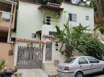 5b8f2442fe6827a93484c0fbfc7863b47d03f1db · Casa em Itaipu com vista para reserva florestal