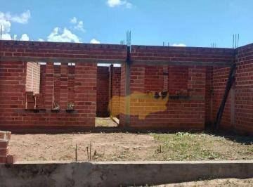 b7dea8895709e664b75d259f82339574cfb7507f · Casa em construção com projeto para sobrado de 174 m², em altura de laje no primeiro nível por R$ 25
