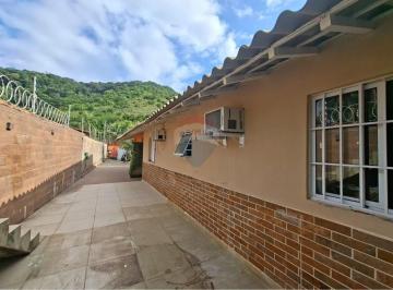 Casa · 220m² · 4 Quartos · 5 Vagas · Casa á venda na praia do Tombo