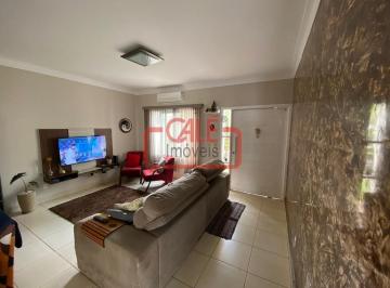 Casa · 213m² · 3 Quartos · 4 Vagas · Sobrado Espetacular com 3 Dorms (2 Suítes) e Piscina em Localização Privilegiada de Indaiatuba