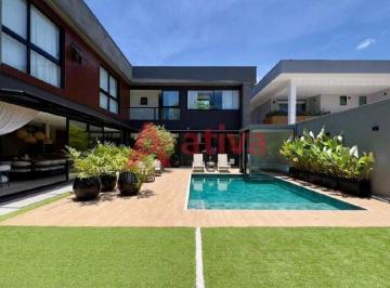 Casa · 680m² · 6 Quartos · 4 Vagas · Casa em Condominio na Barra com 6 Quartos Sendo 5 Suites Reformada e Mobiliada