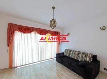 Casa · 270m² · 3 Quartos · 6 Vagas · Linda casa, 3 dormitórios sendo 1 suíte, 4 banheiros e 6 vagas - Jardim Almeida Prado - Guarulhos-SP