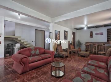 Casa · 277m² · 3 Quartos · 3 Vagas · Casa com 300m², localizada na zona sul de Porto Alegre, com lareira, piscina e 3