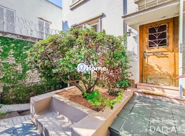 Casa · 210m² · 4 Quartos · 3 Vagas · Casa impecável na Lopo Gonçalves com 4 dormitórios, garagem e pátio amplo