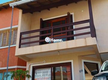 Casa · 140m² · 3 Quartos · 1 Vaga · Casa aconchegante com 3 dormitórios, piscina e lareira