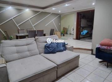 .jpg+2025-03-04 · Casa em Porto Alegre, no bairro Vila Nova, com 4 dormitório(s), e 4 banheiros, à