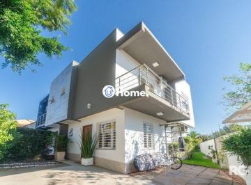 Casa · 176m² · 3 Quartos · 2 Vagas · Casa, totalmente mobiliada, 3 dormitórios, 1 uma suíte com closet e sacada