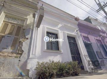 Casa · 116m² · 2 Quartos · Excelente casa de 116m² com  2 dormitórios no bairro Cidade Baixa.