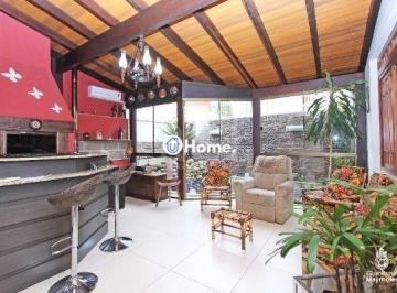 Casa · 189m² · 3 Quartos · 2 Vagas · Excelente casa de 189m² com 3 dormitórios.
