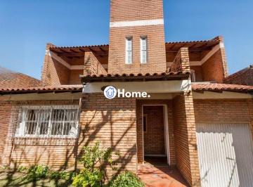 Casa · 230m² · 3 Quartos · 2 Vagas · Casa 3 dormitorio com 230m2 pátio com piscina no bairro Itu Sabará