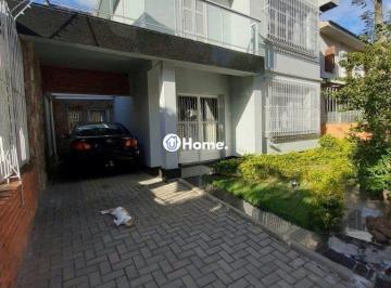 Casa · 251m² · 4 Quartos · 2 Vagas · Excelente casa de 251m² com 4 dormitórios.