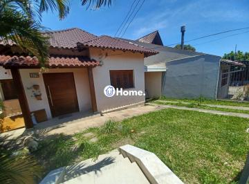 Casa · 189m² · 3 Quartos · 3 Vagas · Casa de 3 quartos, suíte e patio no bairro Medianeira em POA