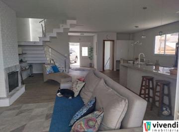 Casa · 325m² · 4 Quartos · 2 Vagas · CASA COM 4 DORMITÓRIOS (3 SUÍTES) – PISCINA AQUECIDA – RESIDENCIAL 9 DE JULHO