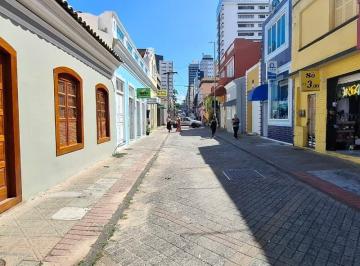 ad07156e81db5821f1977ffb2e4062cf67b7c34d · Apartamento com 6 quartos para Alugar no Centro de Florianópolis/SC.