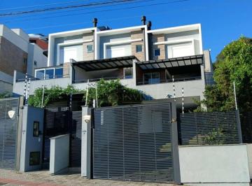 5664b89649c671787df4d44a2d4f68f7e41a65b2 · Casa com 3 suítes e churrasqueira à venda em Florianópolis/SC.