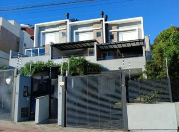 5664b89649c671787df4d44a2d4f68f7e41a65b2 · Casa com 3 suítes e churrasqueira à venda em Florianópolis/SC.