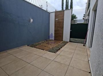 Foto 01 · Casa para locação na Vila Areao, Taubaté-SP: 3 quartos, 1 suíte, 2 salas, 3 banheiros, 2 vagas de ga