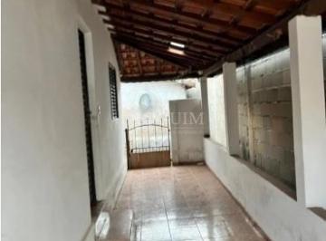 Casa · 3 Quartos · 1 Vaga · Casa com 3 dormitórios á venda no Centro de Arantina MG