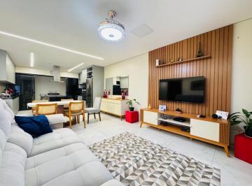 Casa de 3 quartos, Recanto das Emas · Vendo linda casa de 3 quartos, reformada, nascente,repleta de armários