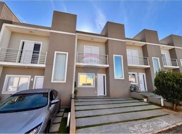 Casa · 75m² · 2 Quartos · 2 Vagas · Sobrado om 2 suítes à venda em Jarinu/SP R$ 365.000