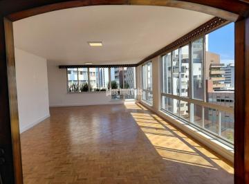 Apartamento · 240m² · 3 Quartos · 3 Vagas · Apartamento 240 m² , totalmente reformado, 3 Suítes sendo uma Master , 3 vagas de garagem