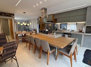 Casa · 191m² · 4 Quartos · 4 Vagas · Sobrado de 3 suítes no Jardins Parma