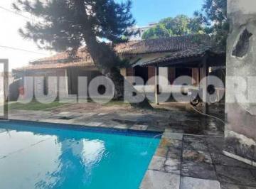 Casa · 310m² · 3 Quartos · 4 Vagas · Recreio Casa em centro terreno 595M² piscina 310M² Ótima Localização