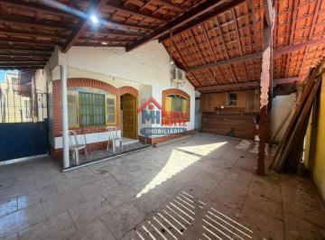 buy2bki2owrlodawztnim2i3_md · CASA ISOLADA À VENDA – PISCINA E CHURRASQUEIRA